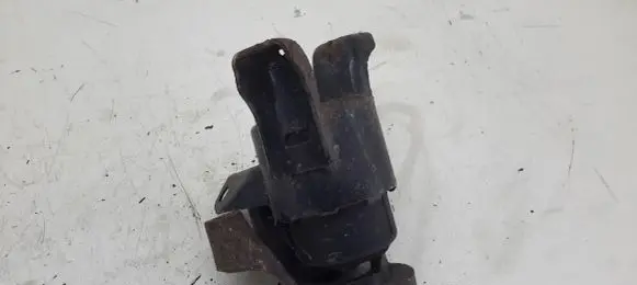 Mazda 6 Engine mount bracket E7910