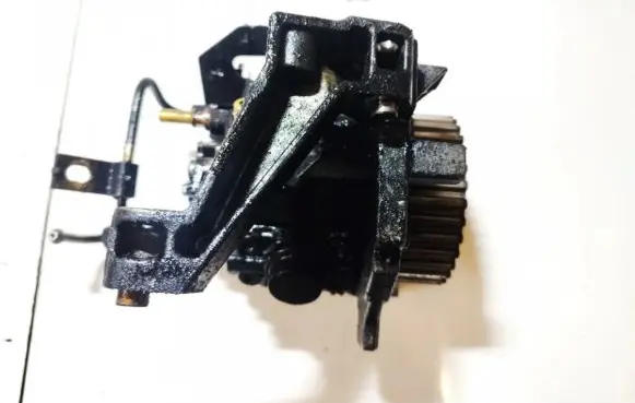 Ford Focus C-MAX Fuel injection high pressure pump 0445010102 9683703780A