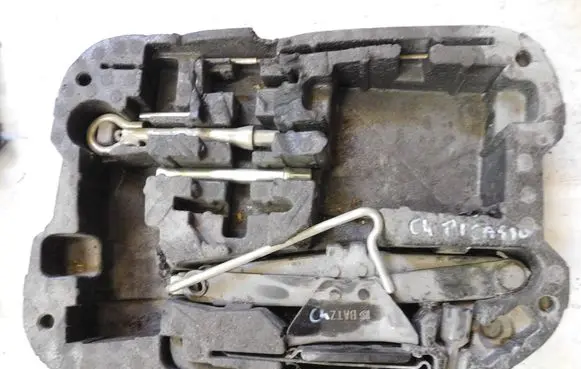 Citroen C4 I Picasso Tool set 9681017280