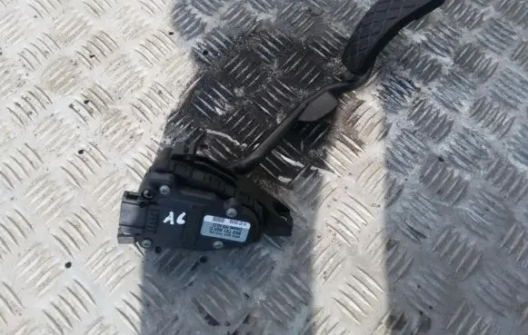 Audi A6 S6 C5 4B Accelerator throttle pedal 8e2721523c 6pv007770-33
