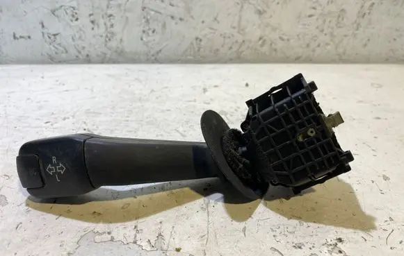 BMW 5 E39 Indicator stalk 8352172