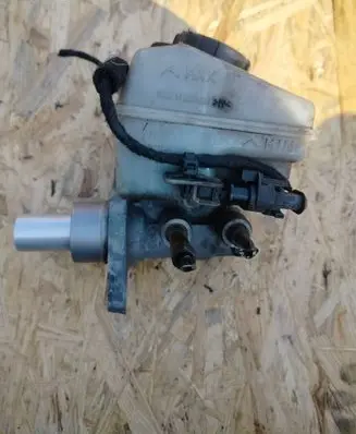 Opel Astra H Master brake cylinder 32067271 32067271B