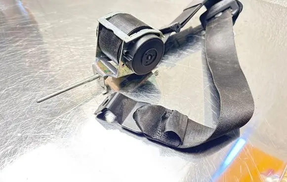 Opel Astra H Front seatbelt 560834801 050929