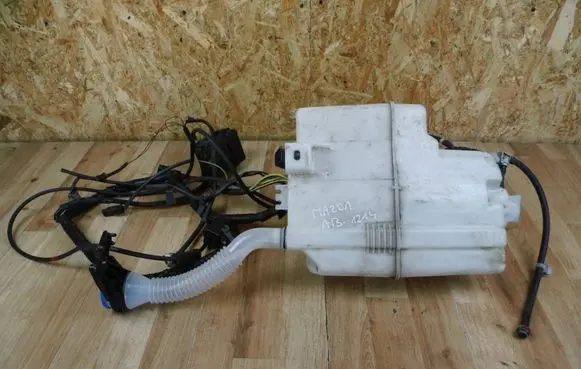 Windshield washer fluid reservoir/tank