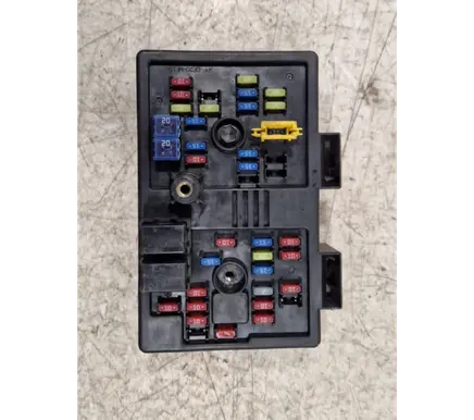 Chevrolet Captiva Fuse module 96821082 8C28019T