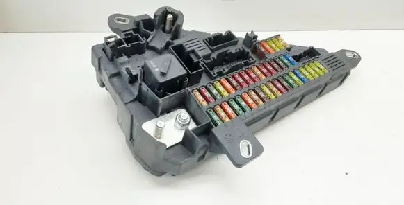 BMW 5 E60 E61 Fuse module 6905916