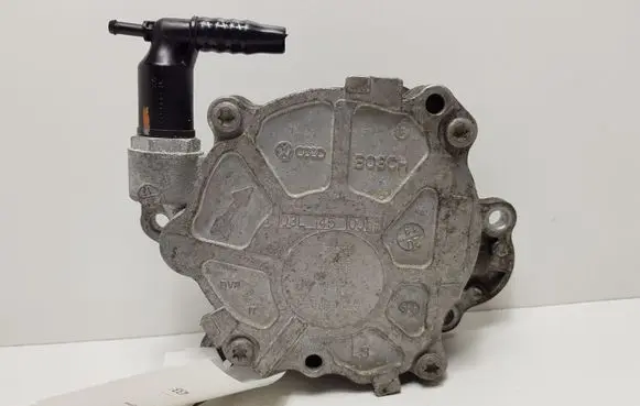 Volkswagen PASSAT CC Vacuum pump 03L145100F