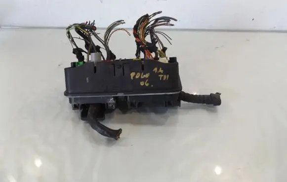 Volkswagen Polo Fuse box set 6Q0937408B