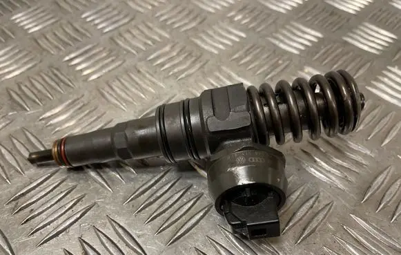 Volkswagen PASSAT B6 Fuel injector 038130073BN 0414720313