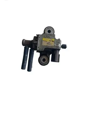 Engine mount vacuum valve