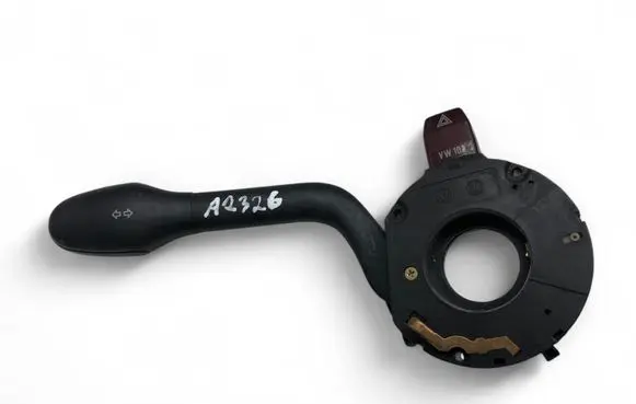 Volkswagen Golf III Indicator stalk DOTSAEQC88002