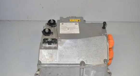 Voltage converter inverter