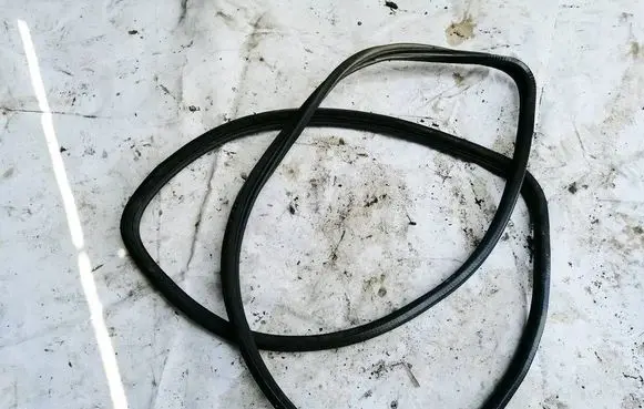 Volkswagen PASSAT B4 Rubber seal front coupe door 