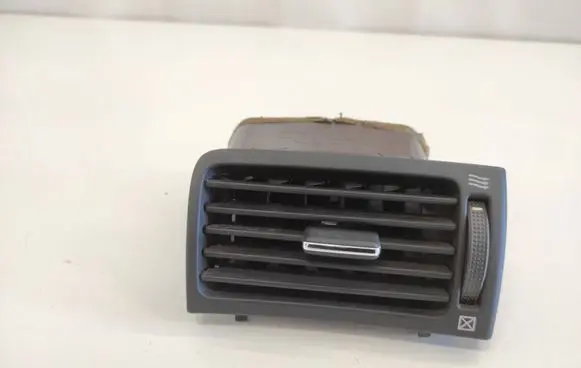 Toyota Avensis T250 Dashboard side air vent grill/cover trim