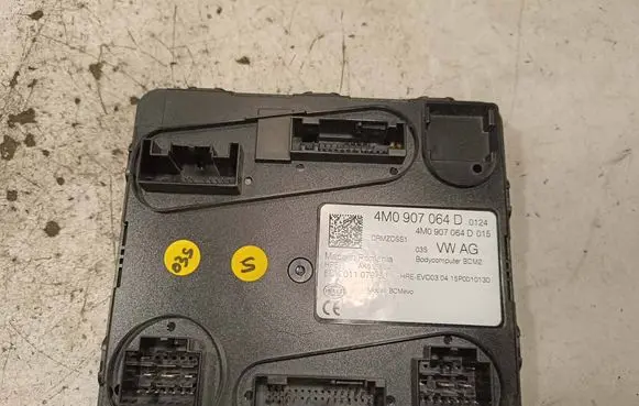 Audi Q7 4M Comfort/convenience module 4M0907064D 5DK01107980