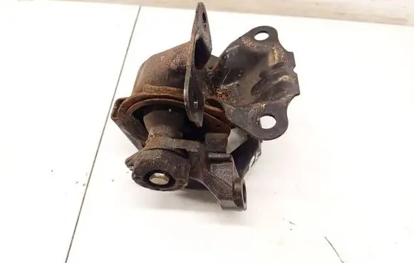 Mazda CX-7 Engine mount bracket 