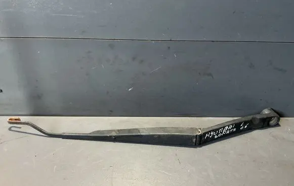 Hyundai Sonata Front wiper blade arm H9685
