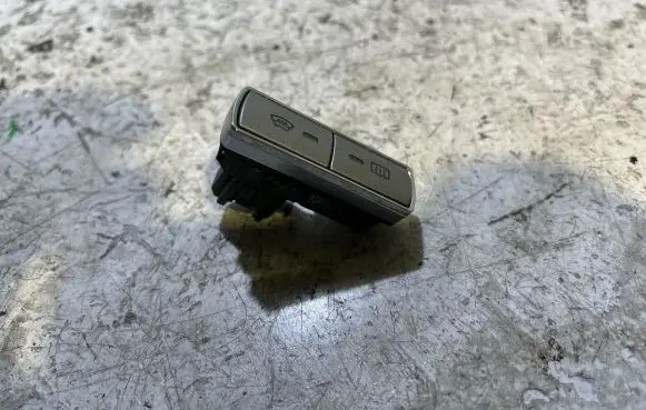 Ford Mondeo MK IV Windscreen/window heater switch 18K574AC 03042008 3081