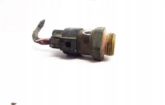 Volkswagen Polo III 6N 6N2 6NF Coolant temperature sensor 