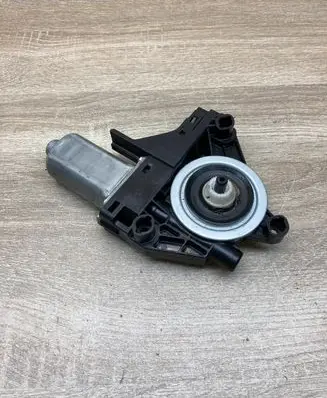 Volvo S60 Front door window regulator motor 966268102 110526