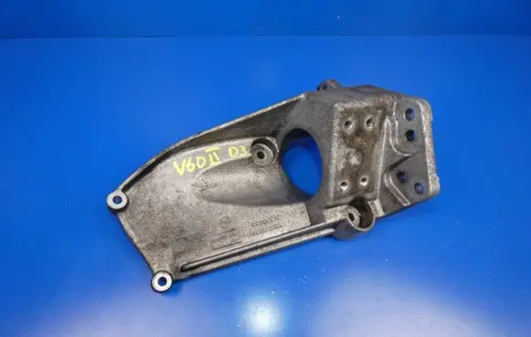 Volvo V60 Gearbox mounting bracket 31370633