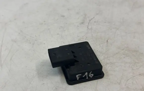 BMW 7 G11 G12 Fuel temperature sensor 7333588 16137333588