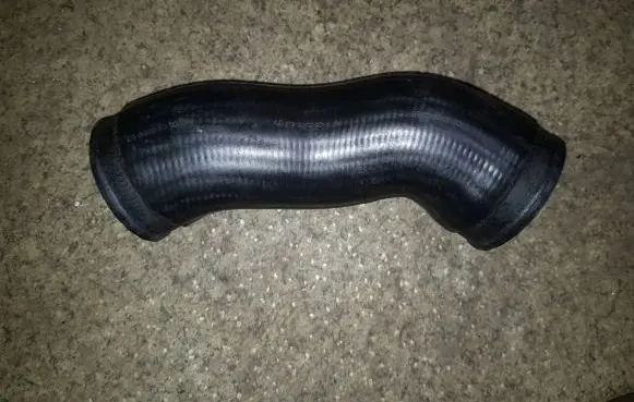 BMW 5 E39 Intercooler hose/pipe 2249669