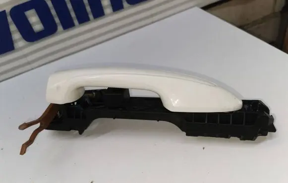 Toyota RAV 4 (XA40) Front door exterior handle