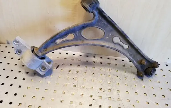 Volkswagen Touran I Front lower control arm/wishbone 1K0407153G