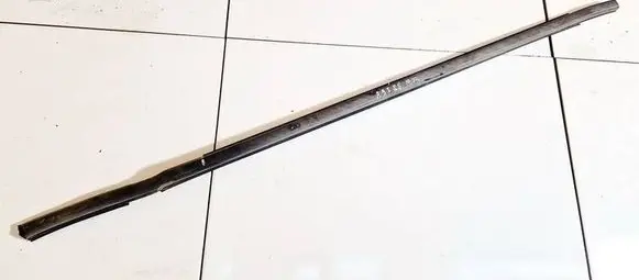 Honda FR-V Front door glass trim molding 