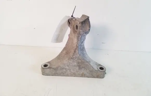 Subaru Outback Engine mounting bracket