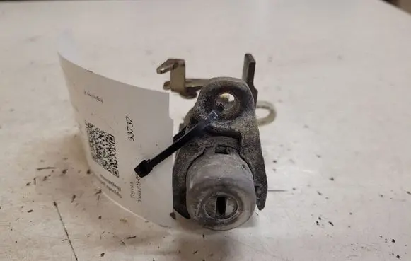 Toyota Yaris Tailgate exterior lock 7957