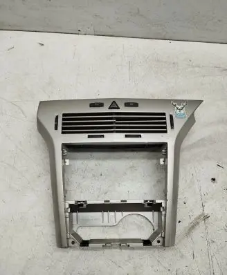 Opel Astra H Dashboard center trim panel 