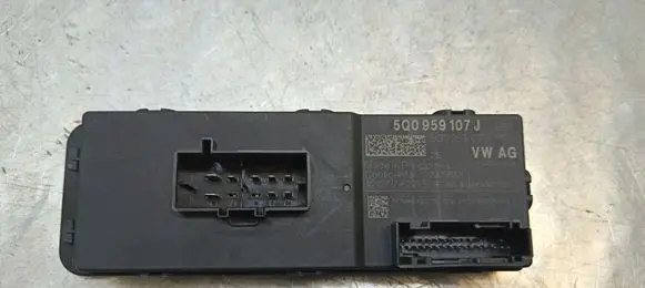 Skoda Superb B8 (3V) Tailgate/trunk control unit/module 5Q0959107J