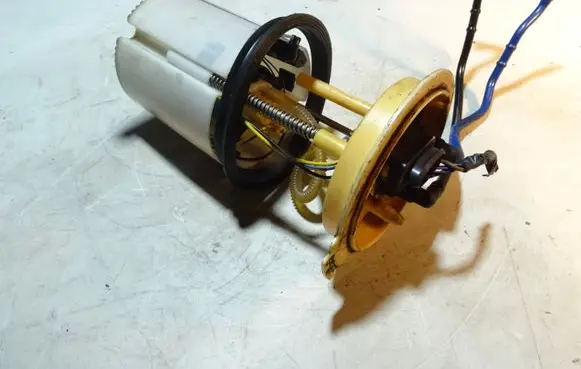 Volkswagen PASSAT B6 Fuel injection high pressure pump 3C0919050Q