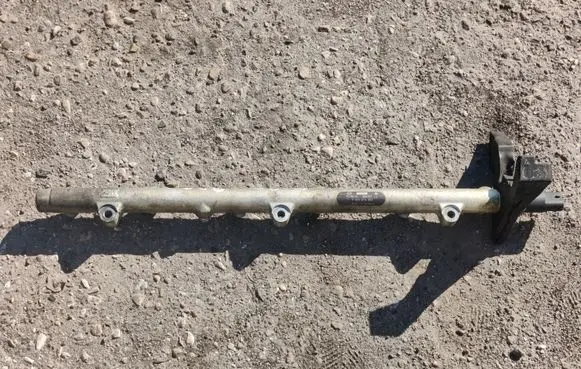 BMW 5 E39 Fuel main line pipe 0445216002
