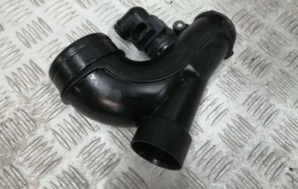Audi A6 S6 C8 4K Turbo air intake inlet pipe/hose 05L129635A