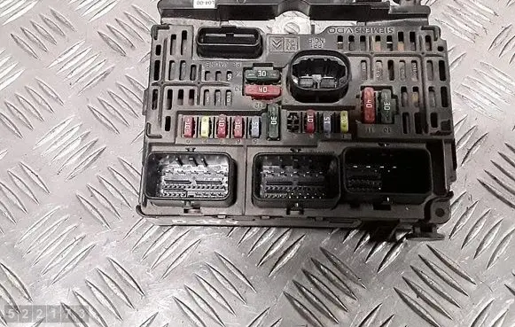 Citroen C5 Fuse module 9657718580