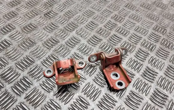 Nissan Note (E11) Rear door hinge set 