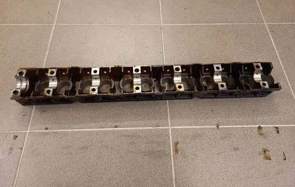 BMW 5 E39 Other cylinder head part 1748042