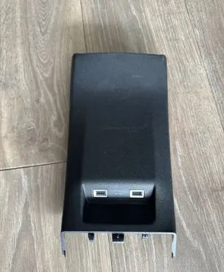 Citroen DS7 Crossback USB socket connector 98217039DX 9821184677