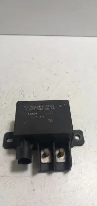 Mercedes-Benz E W211 Hazard warning light relay A0025423819 0025423819