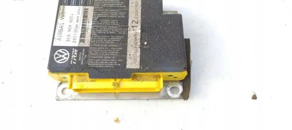 Volkswagen PASSAT B6 Airbag control unit/module 3C0909605J