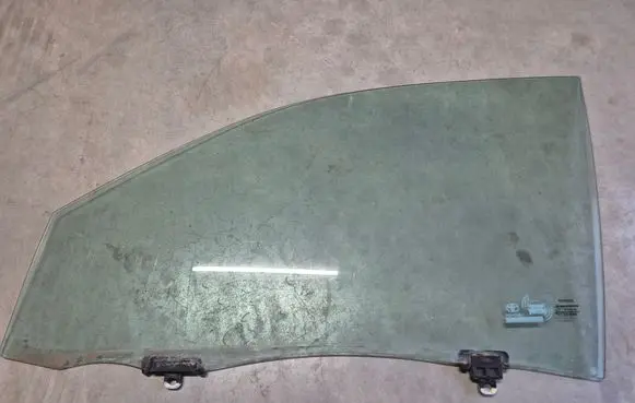 Toyota Hilux (AN10, AN20, AN30) Front door window glass four-door