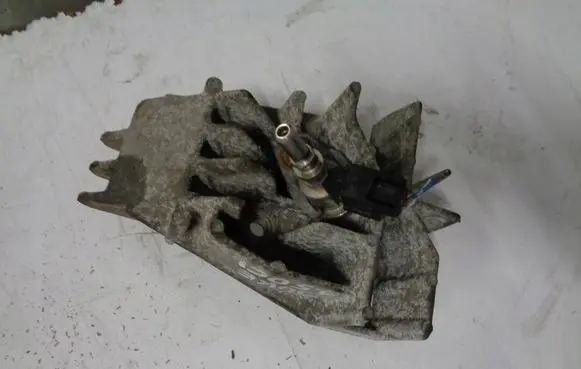 Nissan Juke I F15 Fuel injector