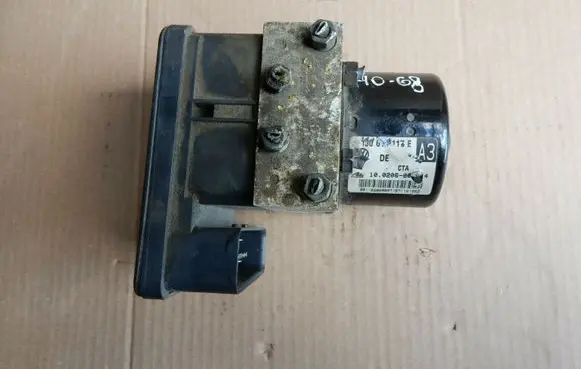 Volkswagen Golf IV ABS Pump 1C0907379C 1C0614117E 4068