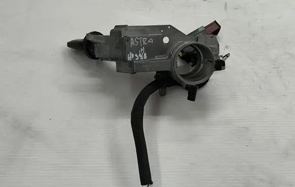 Opel Astra H Ignition lock 2421430
