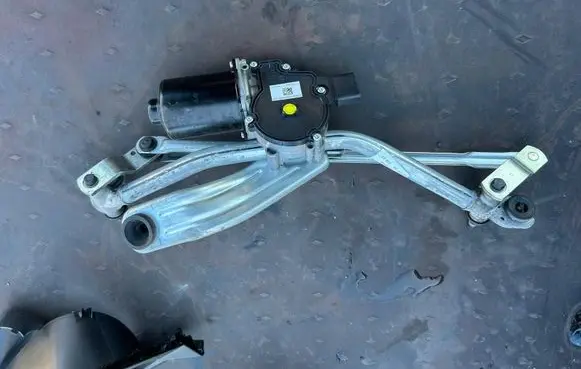 Volkswagen Caddy Front wiper linkage and motor 2K8955113