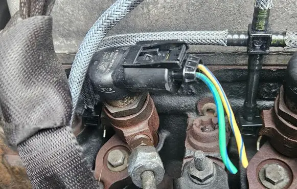 Fuel injector