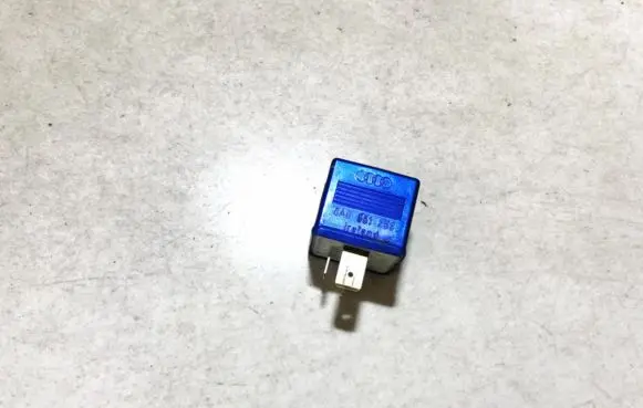 Volkswagen PASSAT B5 Other relay 8a0951253